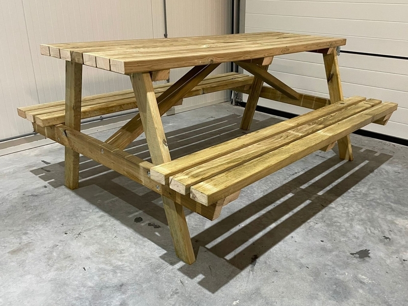 houten tuintafels en picknickbanken webshop die gemonteerd leveren