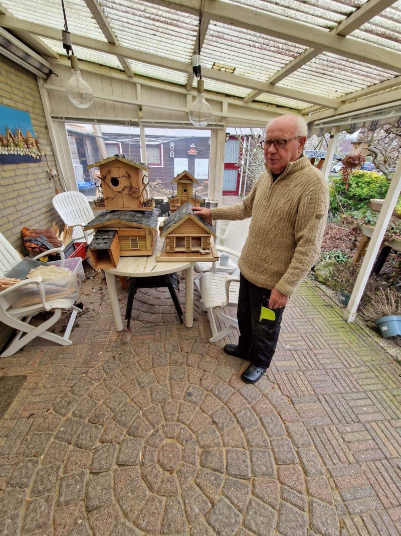 Koert-lich-uit-assen-vogelhuisjes-bestellen-eekhoon-insecten-hotel-adresgegevens-voorbeelden