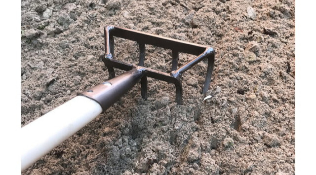 Afbeelding bij De slimme Hark-egg maakt de grond los zonder deze weg te harken