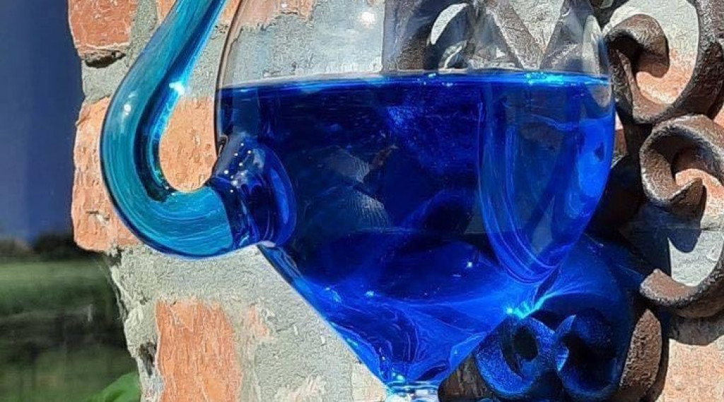 Afbeelding bij Weersvoorspelling in een glas: Ontdek de magie van het donderglas