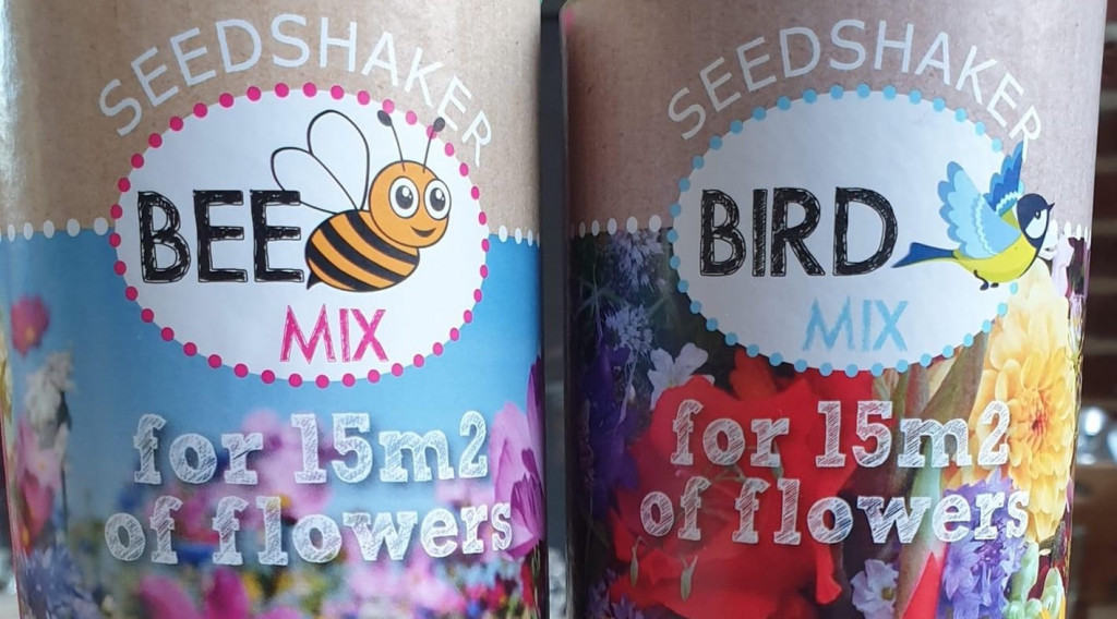 Afbeelding bij Bird mix en Bee flower mix action wel heel ruim verpakt