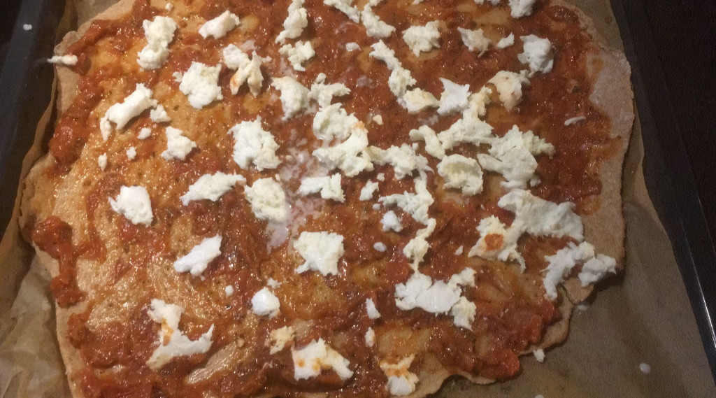 Afbeelding bij Huisgemaakte pizza met eigen tomatenpuree  -  tomaten uit eigen moestuin