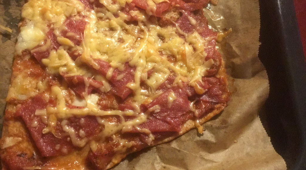 Afbeelding bij Huisgemaakte pizza met eigen tomatenpuree  -  tomaten uit eigen moestuin