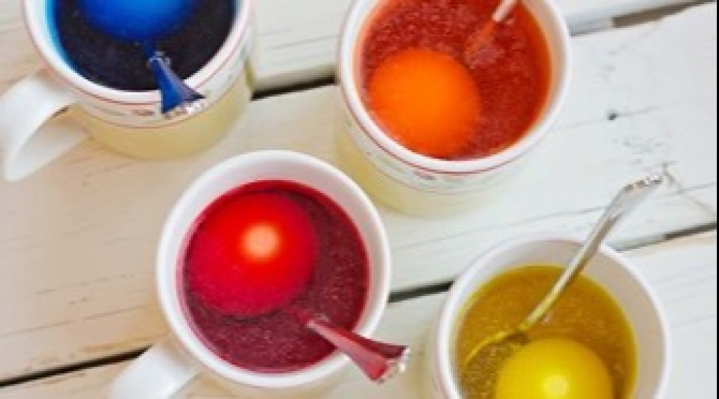 Afbeelding bij Eieren verven met natuurlijke kleurstoffen